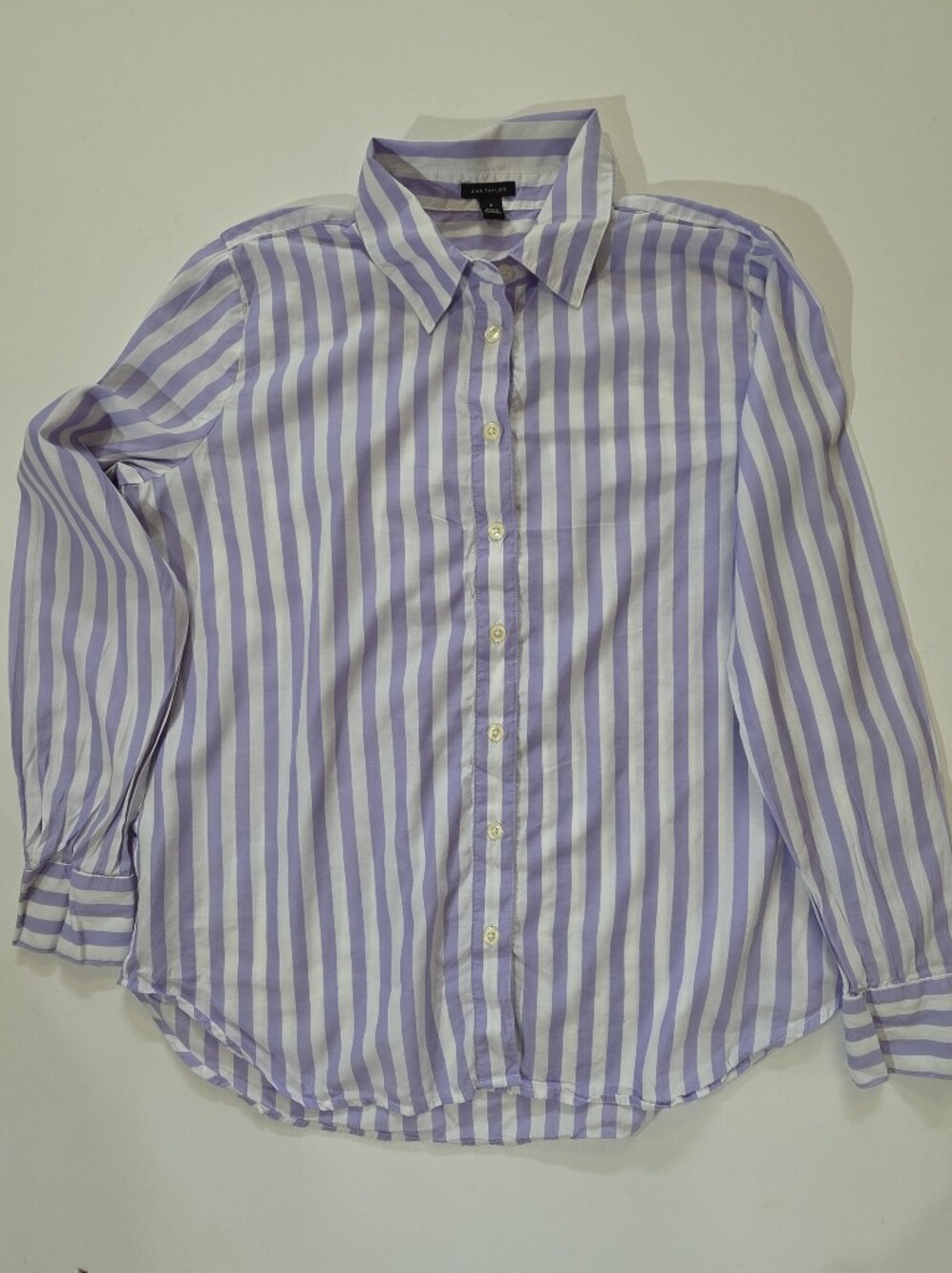 Ann Taylor Button Down Shirt Womens Medium Lavender White Stripe Business Preppy